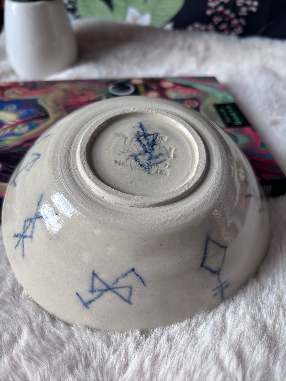 Handcrafted Ceramic Bind Rune Bowl - Picture 5 of 5